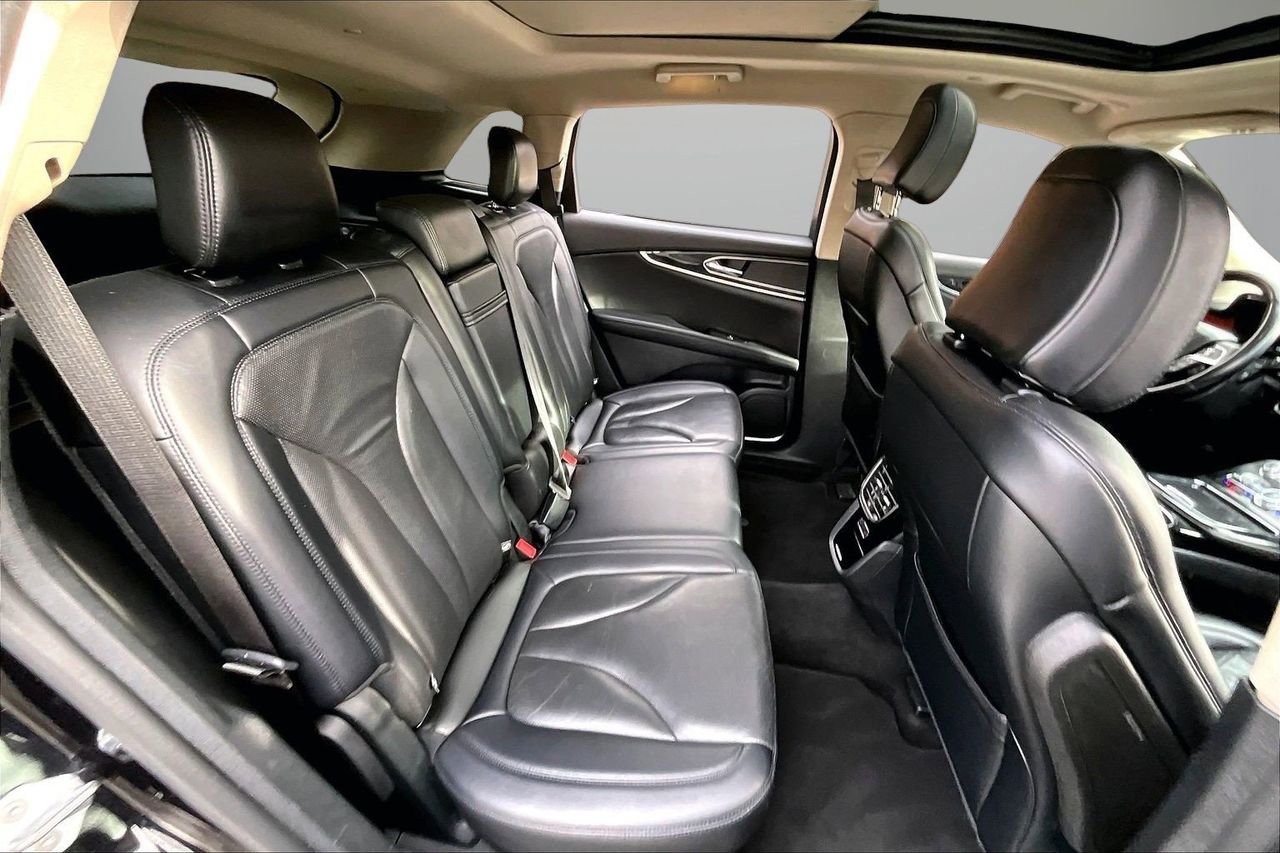 Used 2022 Lincoln Nautilus Reserve image 25