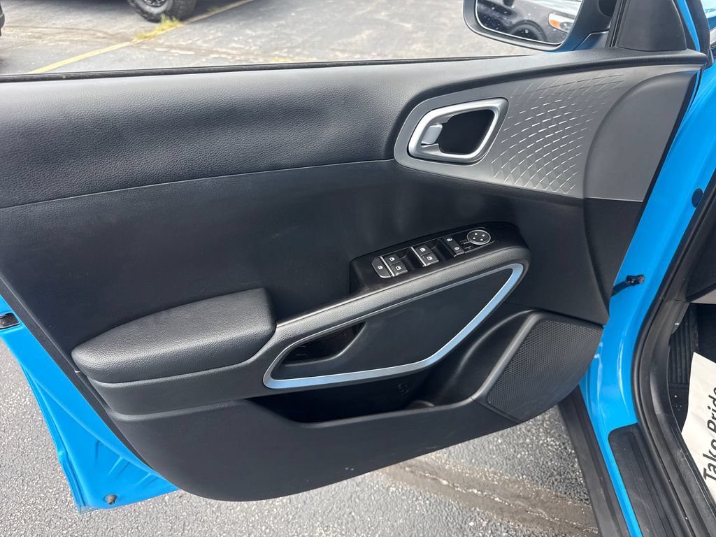 Used 2025 Kia Soul S FWD image 26