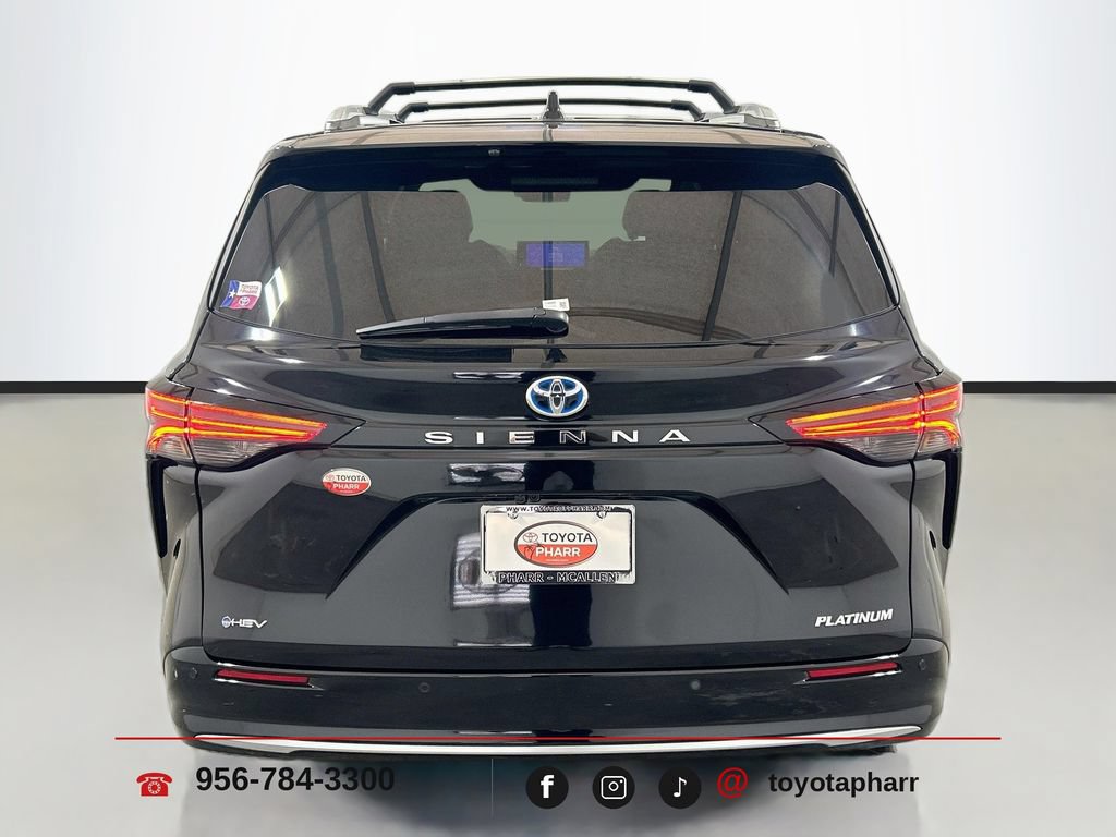 Used 2025 Toyota Sienna Platinum FWD image 6