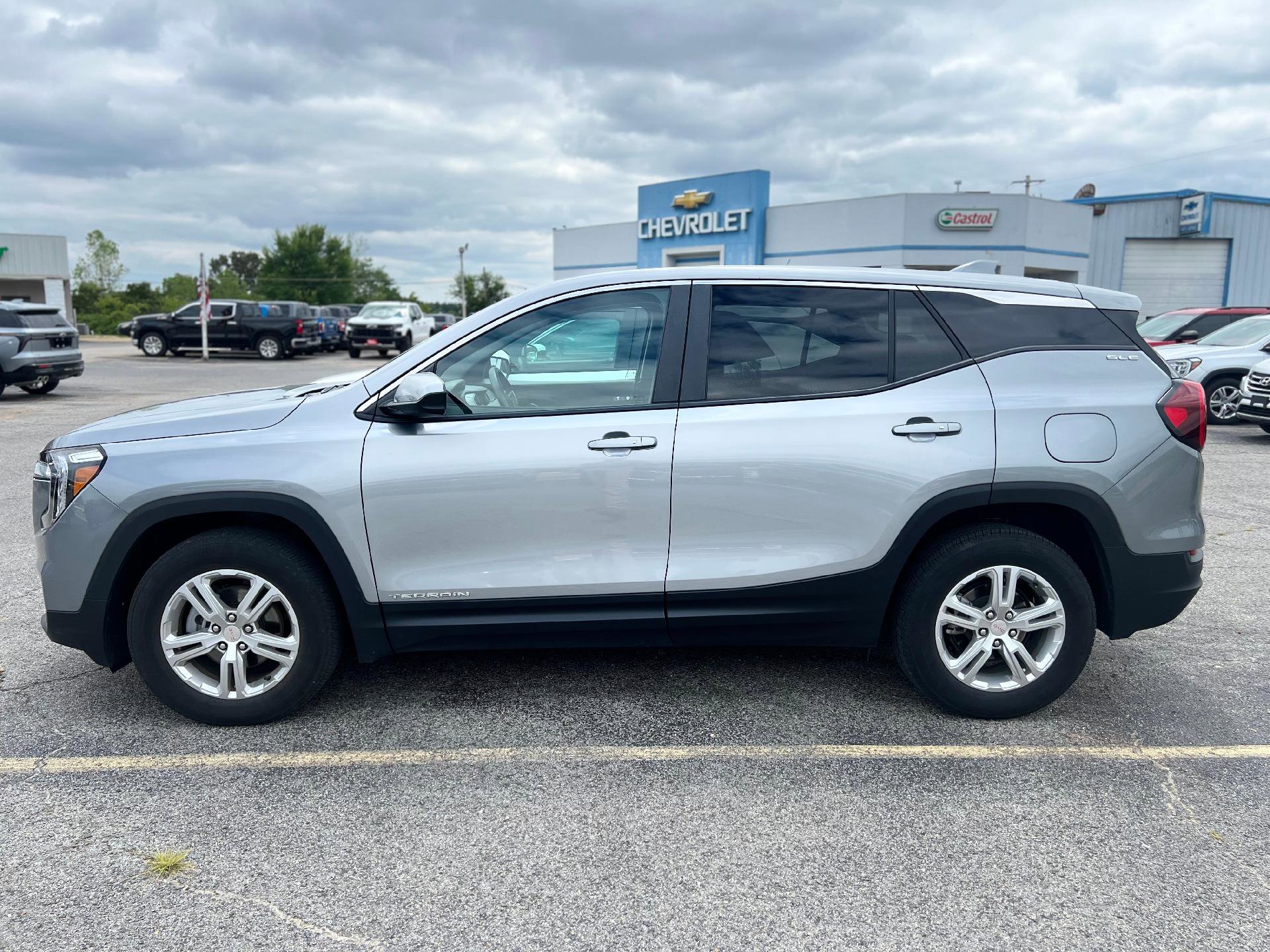 Used 2024 GMC Terrain SLE image 5