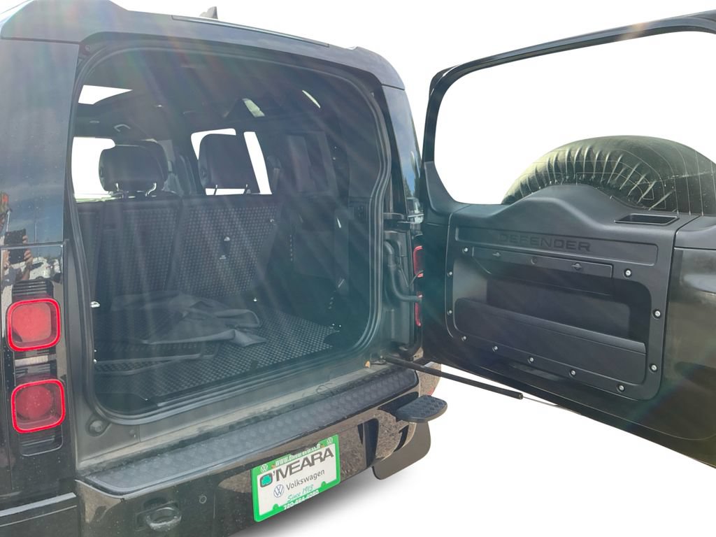 Used 2024 Land Rover Defender 110 X-Dynamic SE AWD/4WD image 23