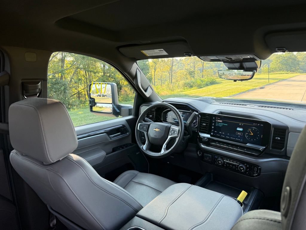 Used 2025 Chevrolet Silverado 2500 LTZ w/ LTZ Convenience Package AWD/4WD image 26