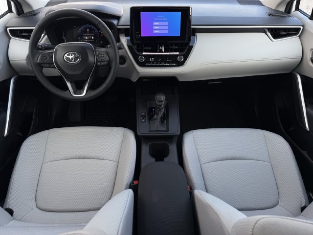 Used 2026 Toyota Corolla Cross LE FWD image 11