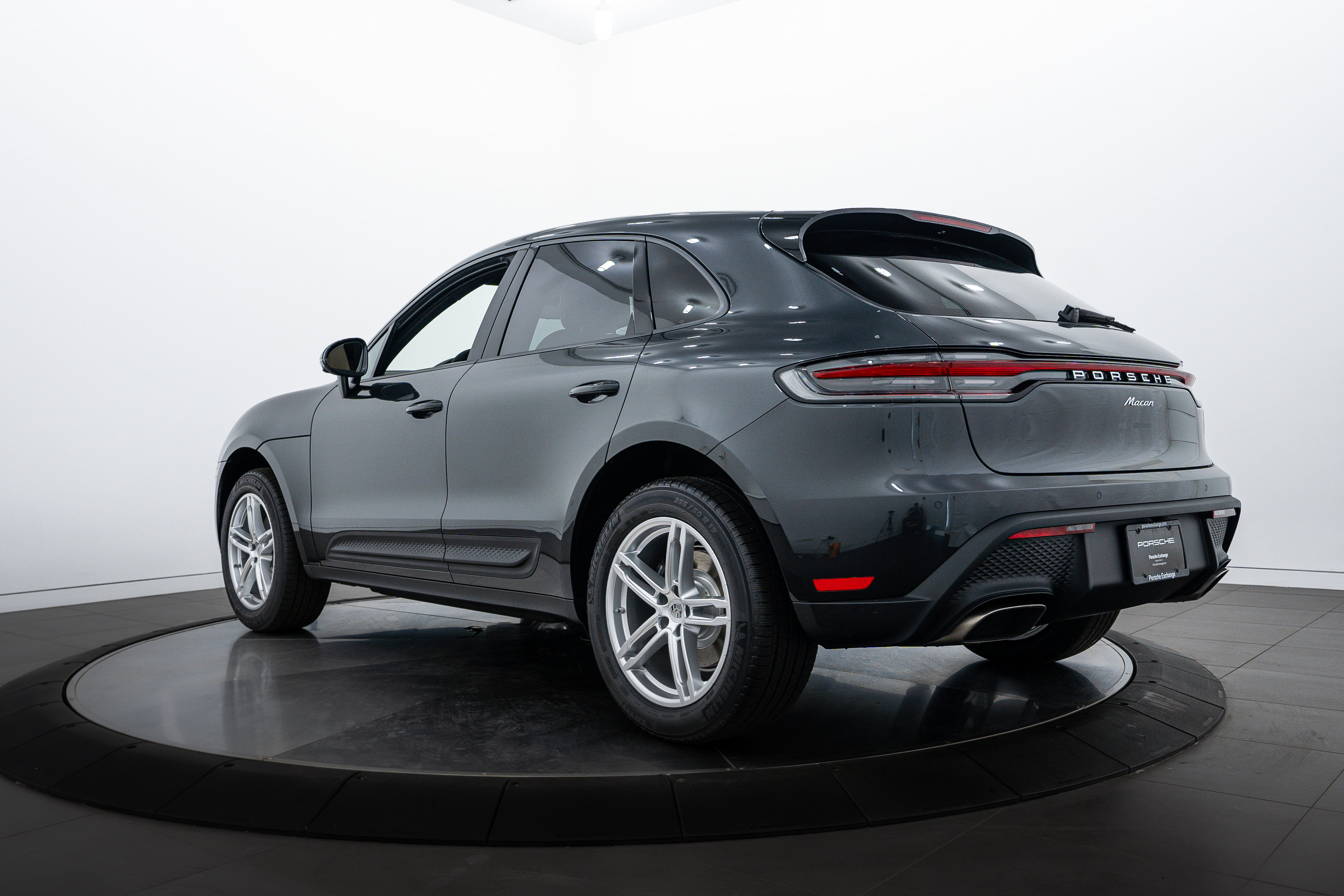 New 2025 Porsche Macan image 3