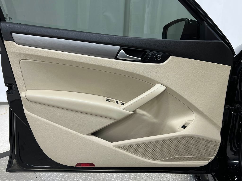 Used 2015 Volkswagen Passat TDI SE image 14