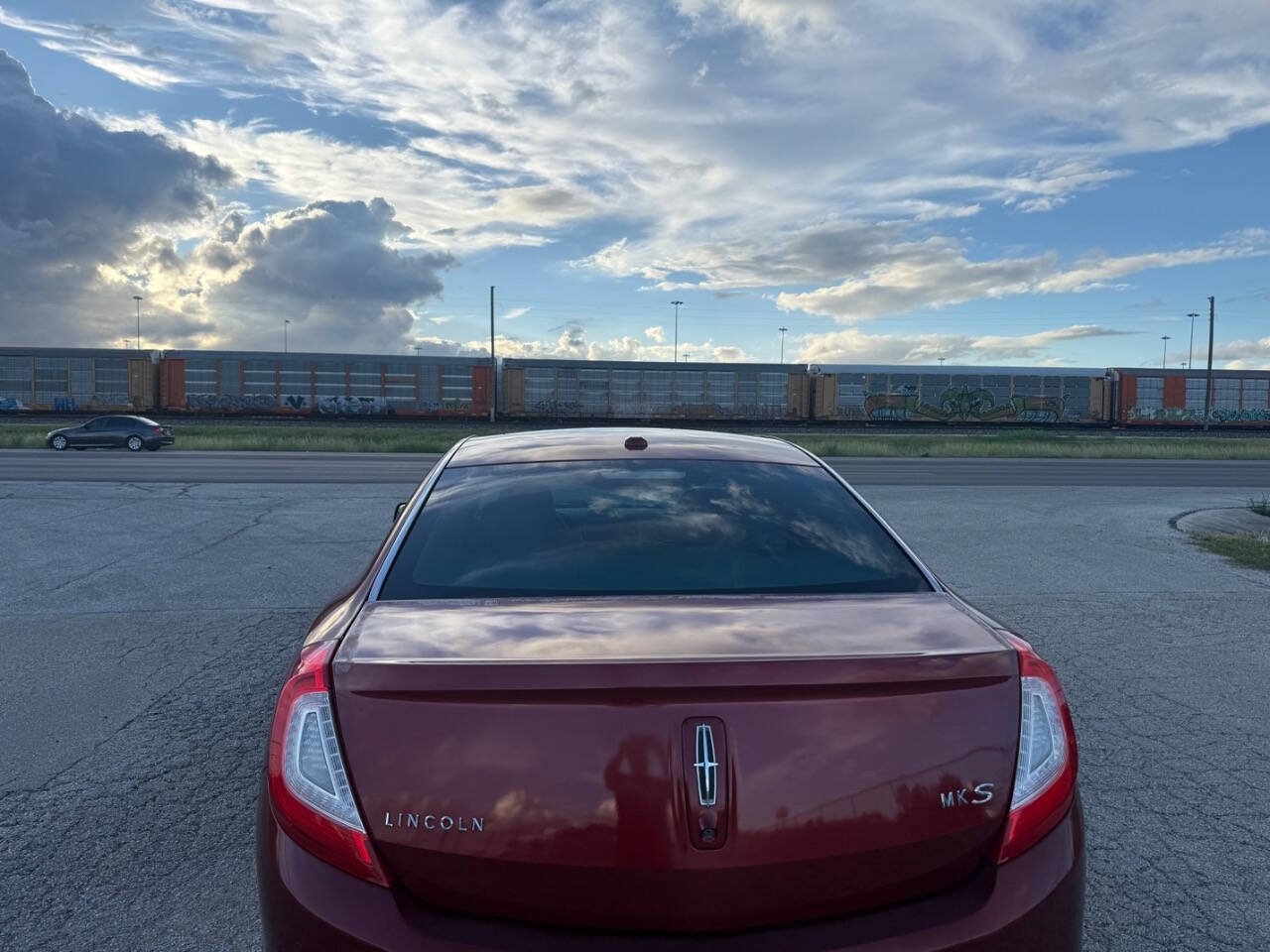 Used 2014 Lincoln MKS FWD image 7