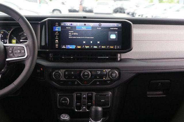Used 2025 Jeep Wrangler Unlimited Sahara AWD/4WD image 25