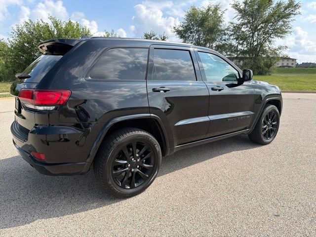 Used 2021 Jeep Grand Cherokee Laredo X AWD/4WD image 3