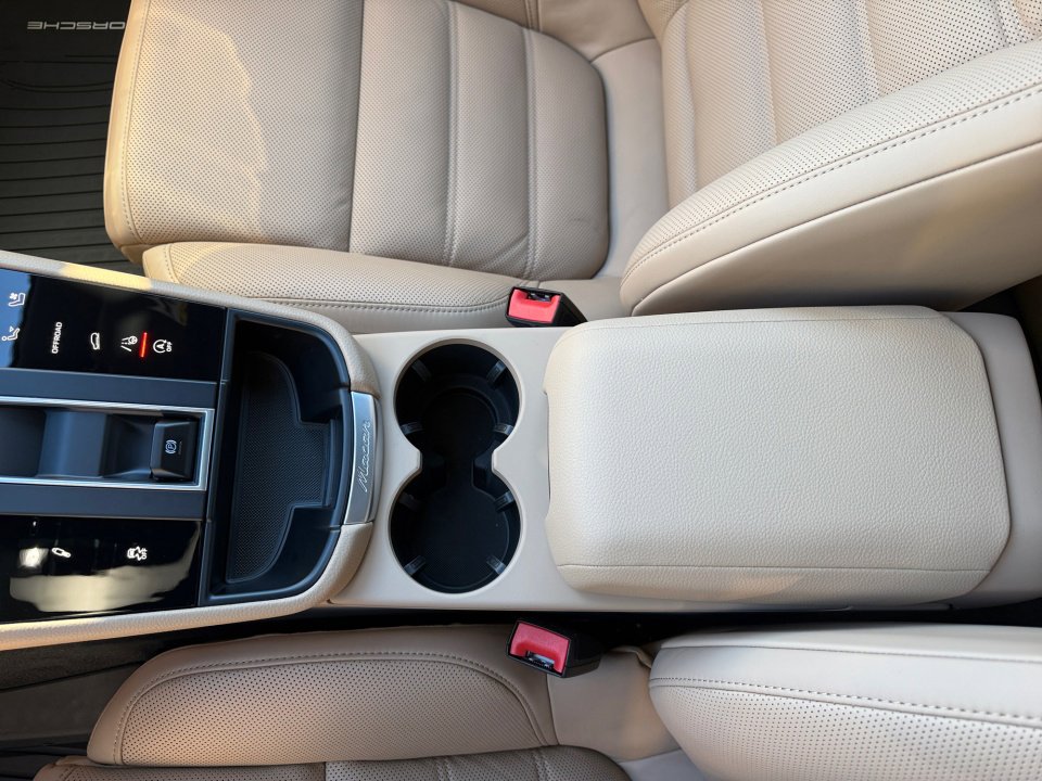 New 2026 Porsche Macan image 18