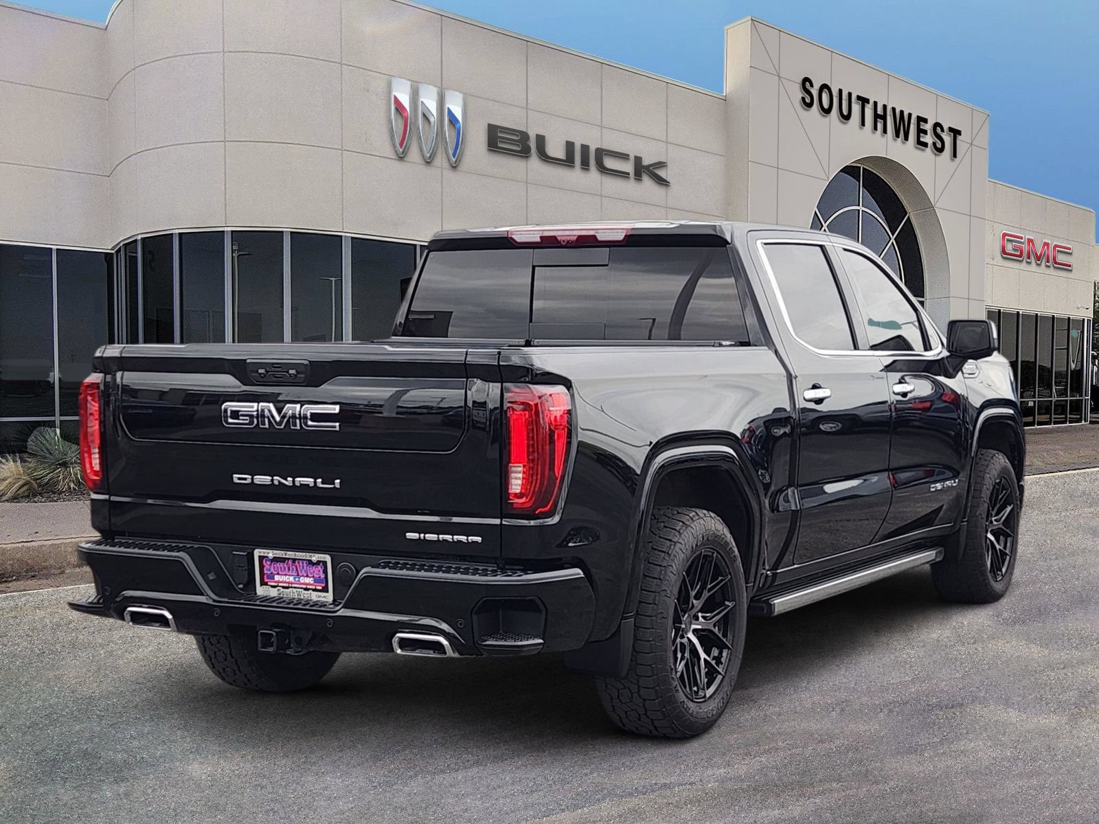 Used 2025 GMC Sierra 1500 Denali Ultimate AWD/4WD image 5