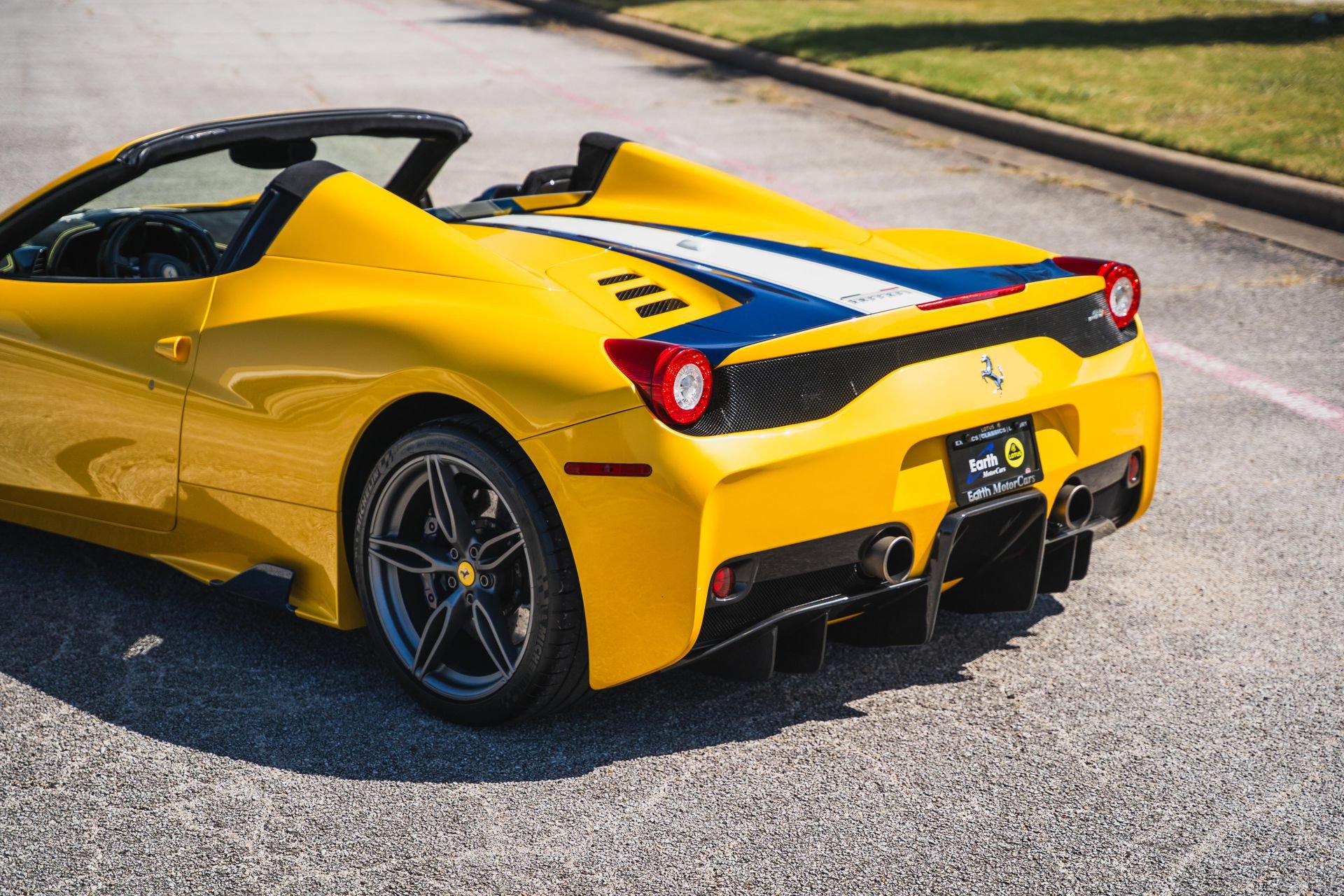Used 2015 Ferrari 458 Speciale A RWD image 18