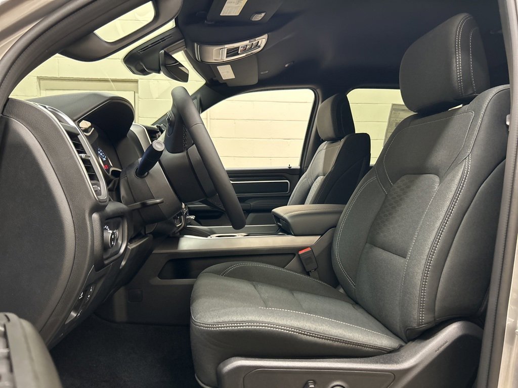 New 2026 RAM 1500 4x4 Crew Cab image 7