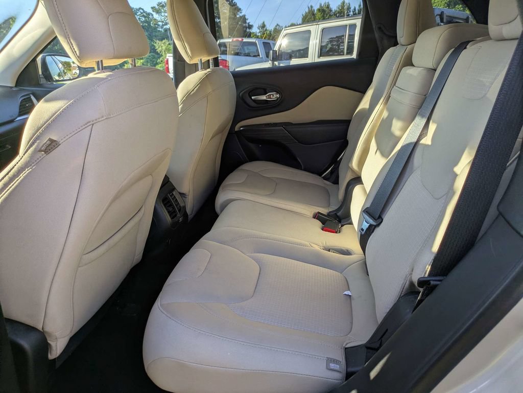 Used 2015 Jeep Cherokee Latitude FWD image 14