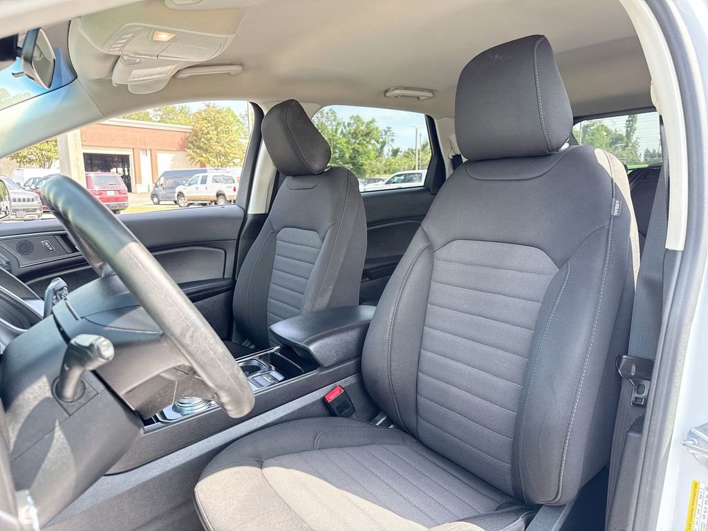 Used 2020 Ford Edge SE FWD image 11