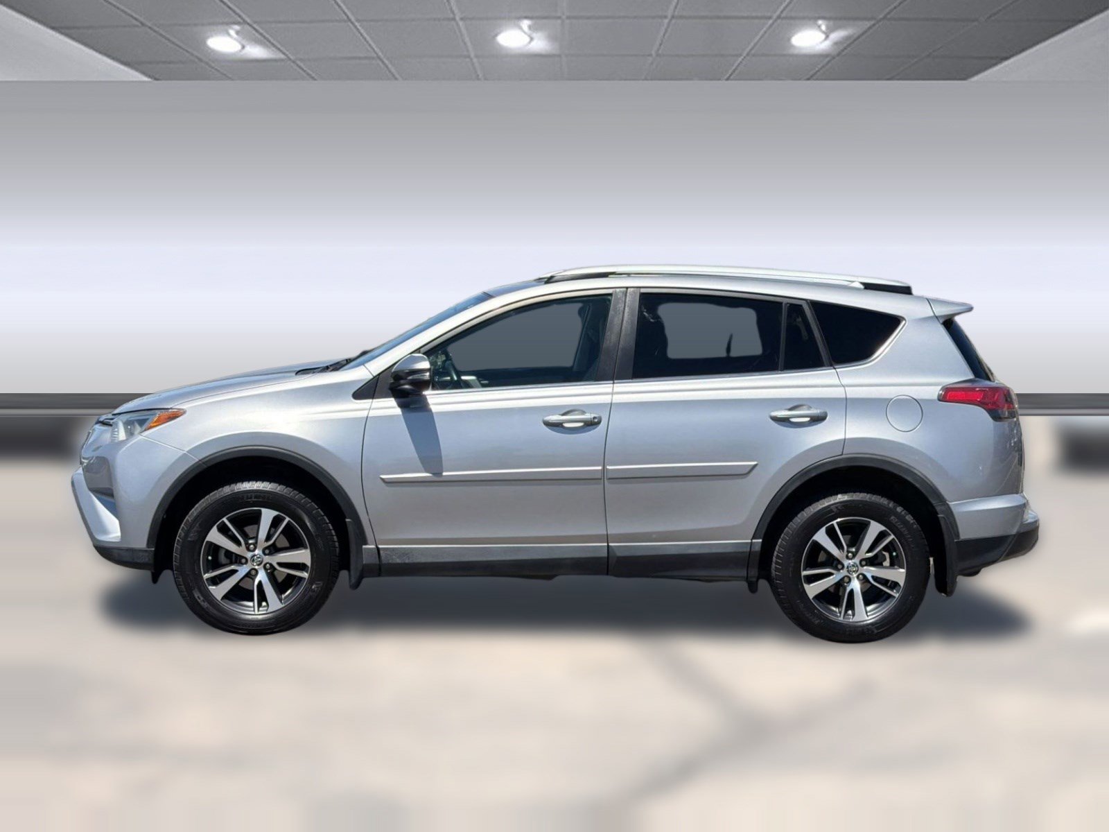 Used 2016 Toyota RAV4 XLE w/ Protection Package AWD/4WD image 2
