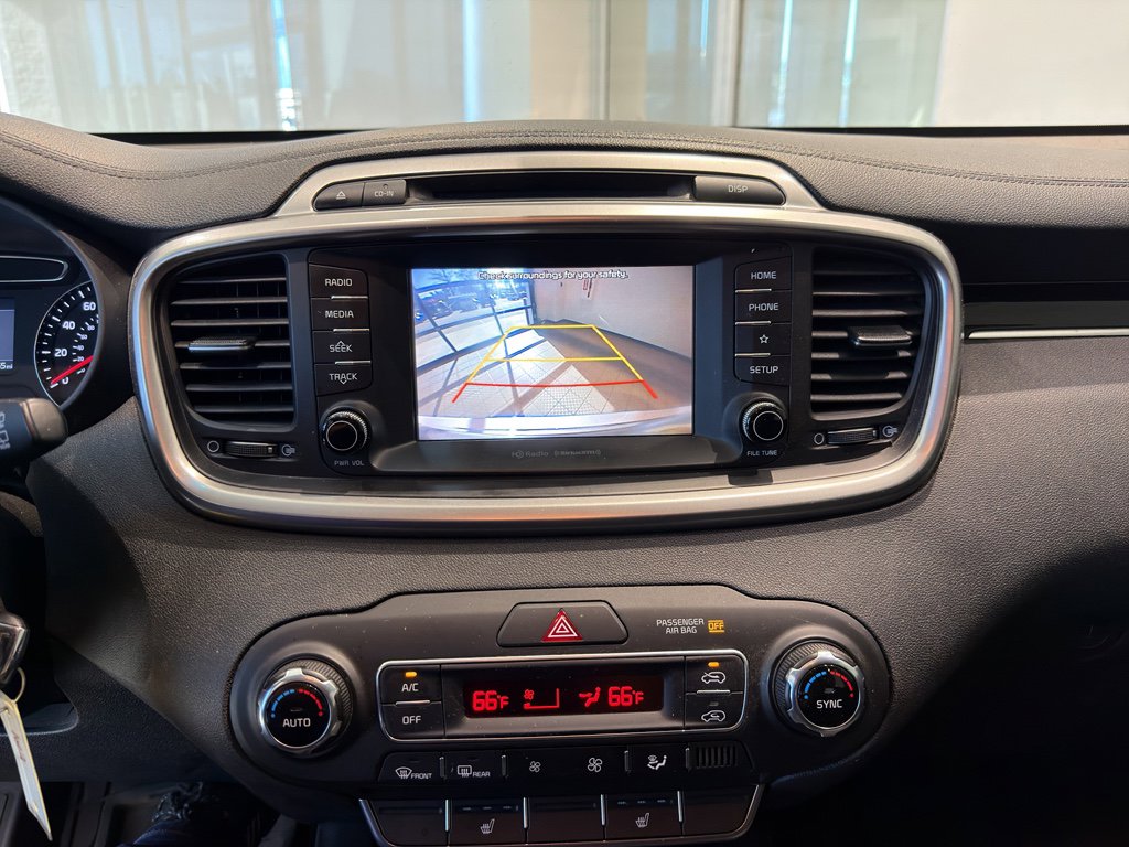 Used 2019 Kia Sorento LX w/ LX Convenience Package image 11