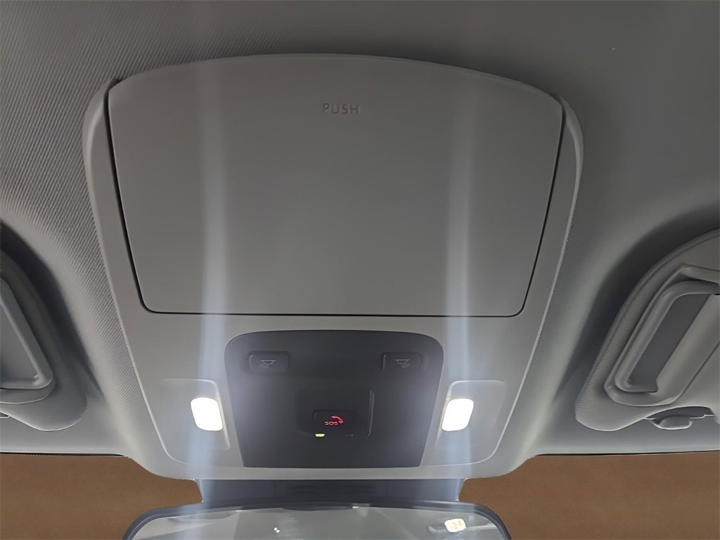 Used 2025 Toyota Camry LE image 28