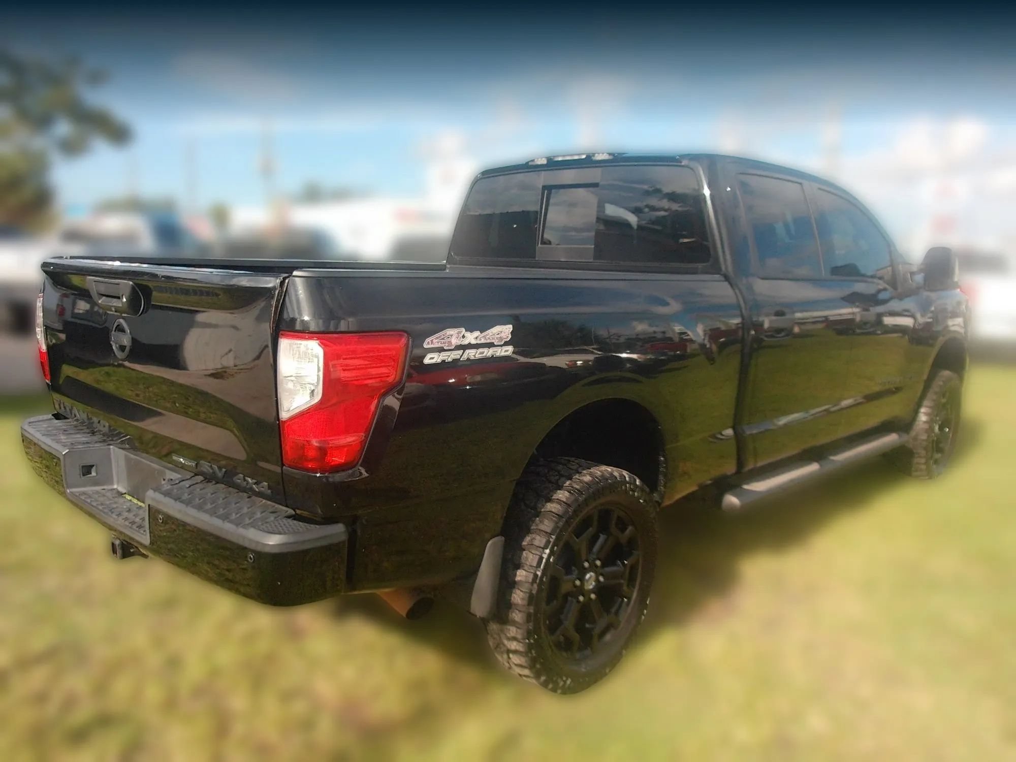 Used 2018 Nissan Titan SV w/ SV Convenience Package AWD/4WD image 5