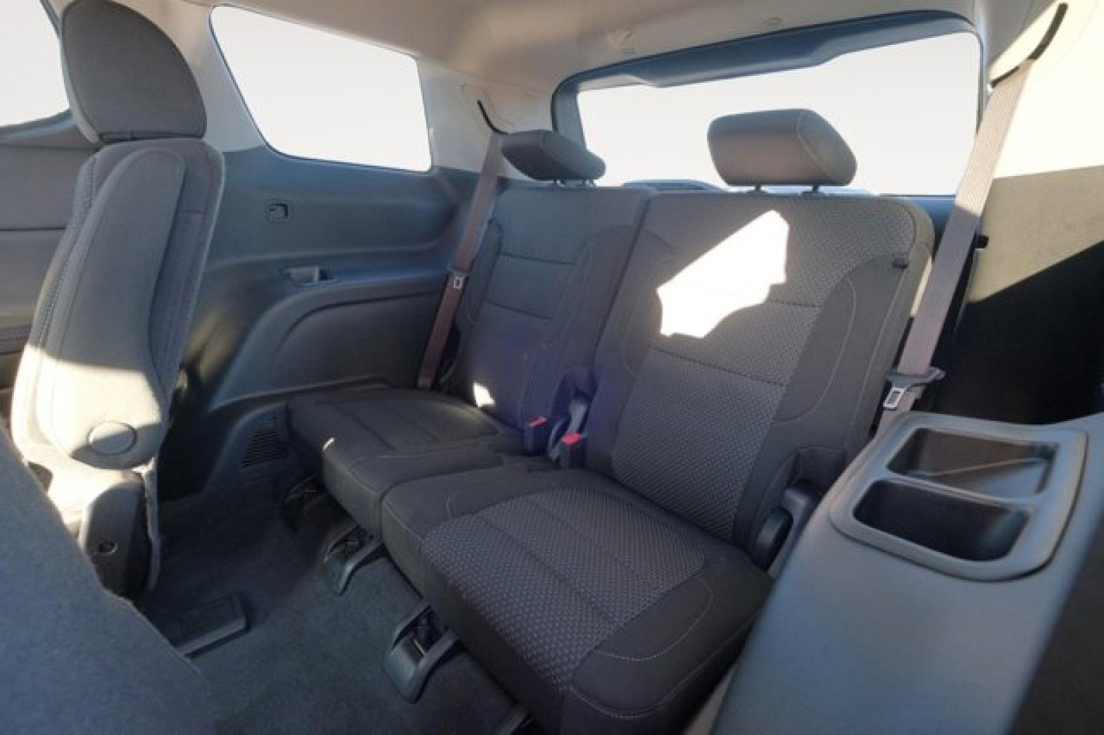 Used 2022 GMC Acadia SLE w/ Driver Convenience Package image 15