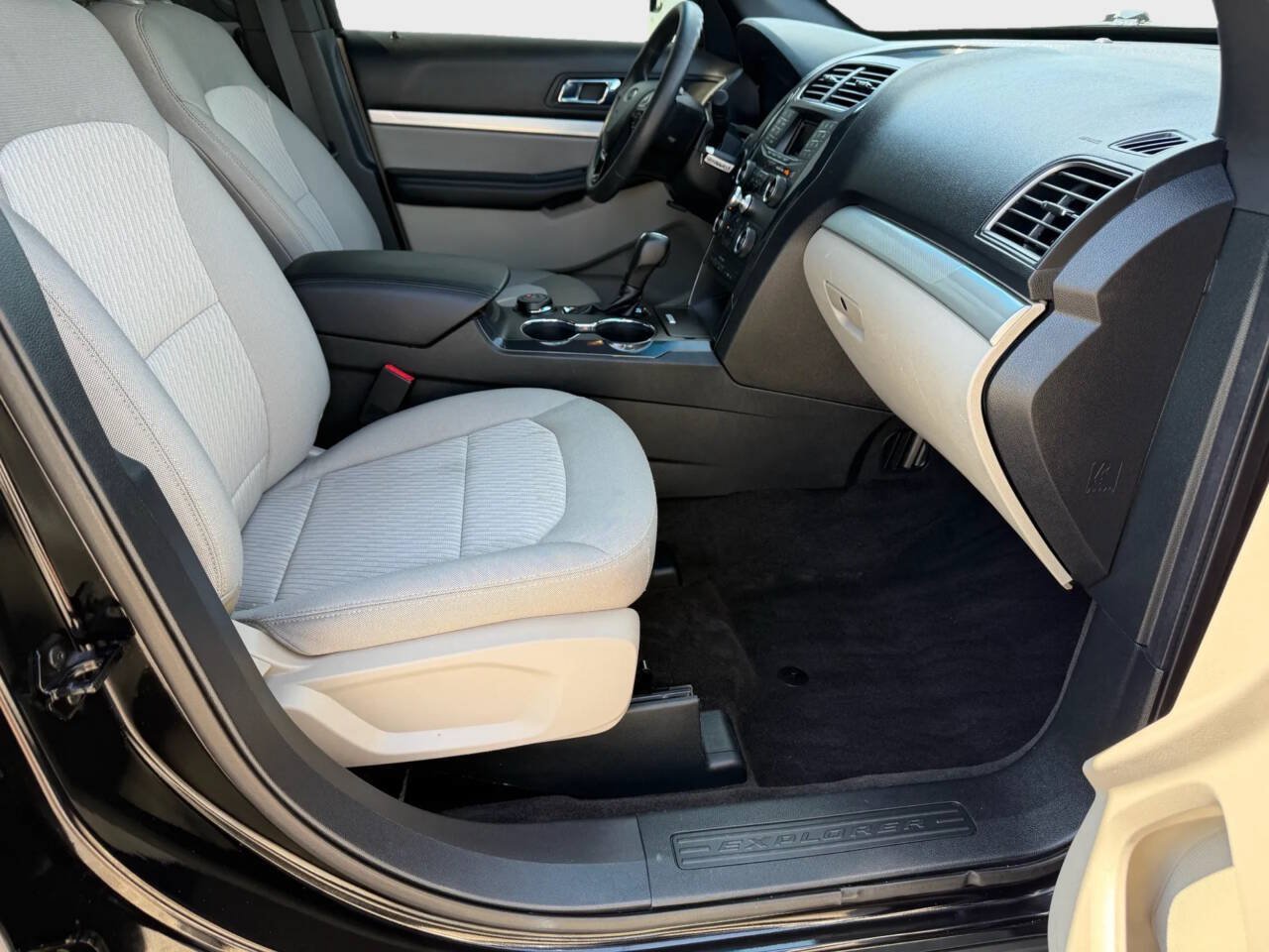 Used 2018 Ford Explorer 4WD image 12