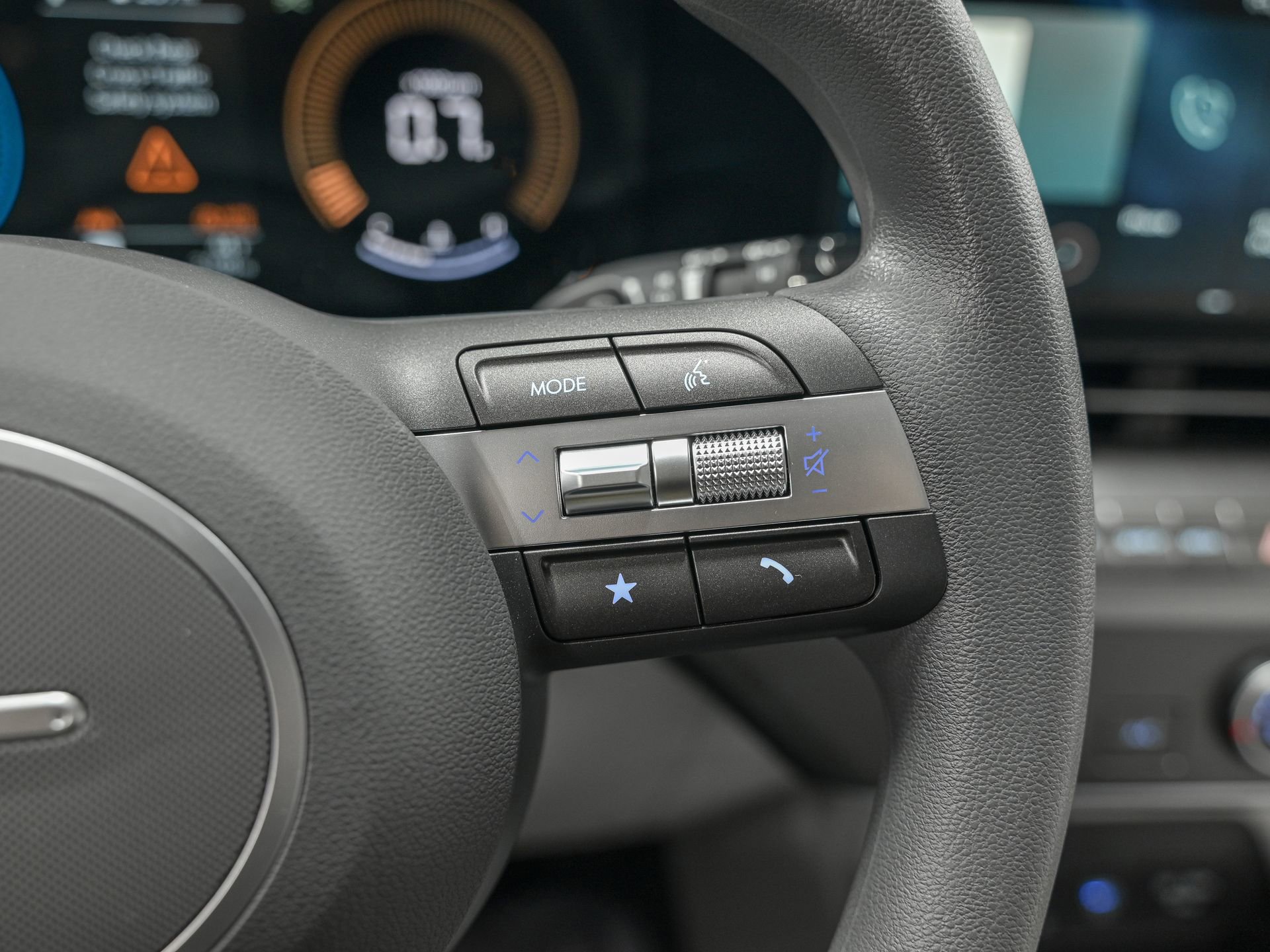 Used 2025 Hyundai Kona SE image 19