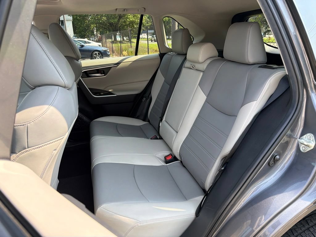 Used 2020 Toyota RAV4 XLE Premium AWD/4WD image 20