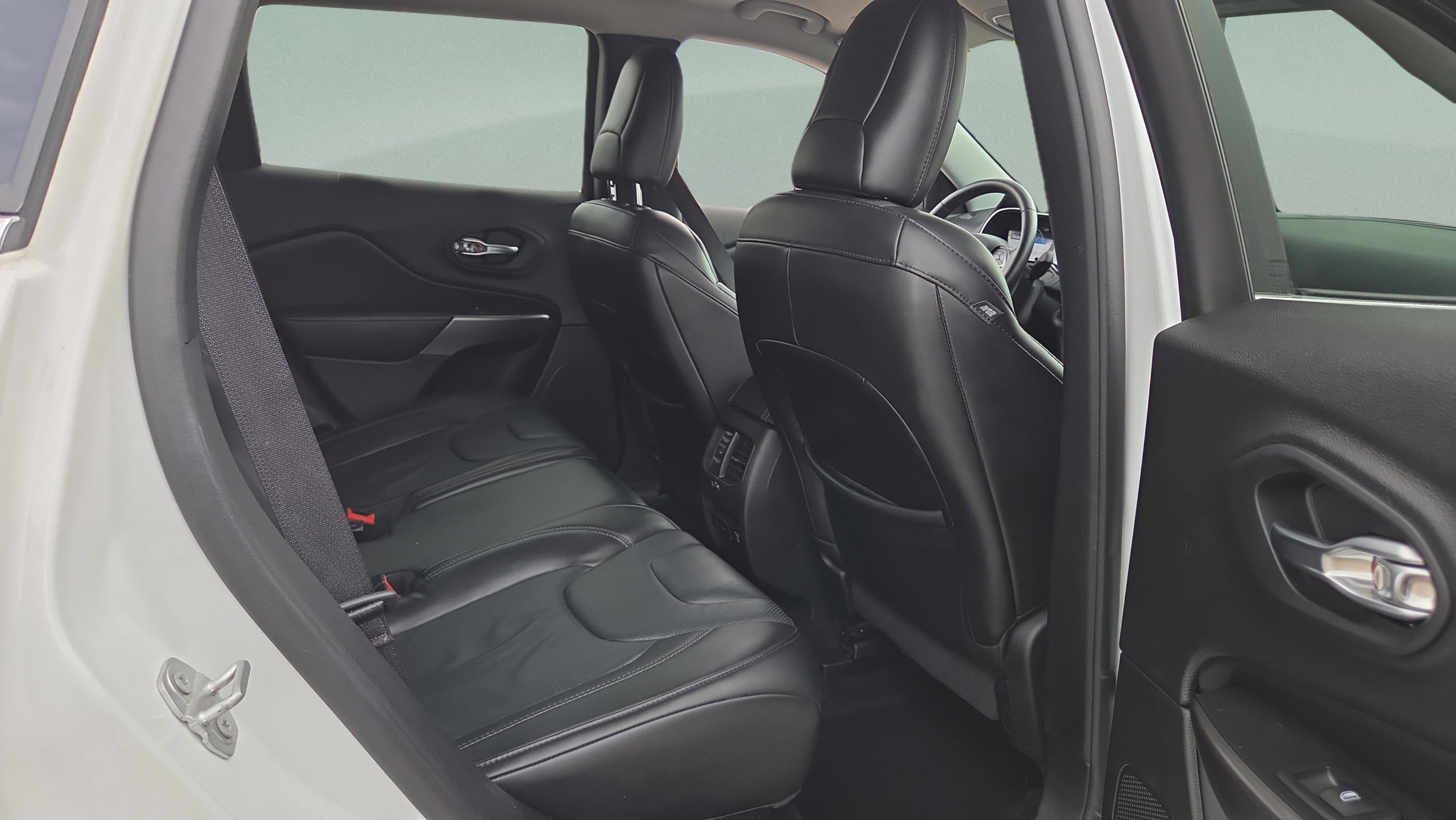Used 2020 Jeep Cherokee Limited FWD image 15