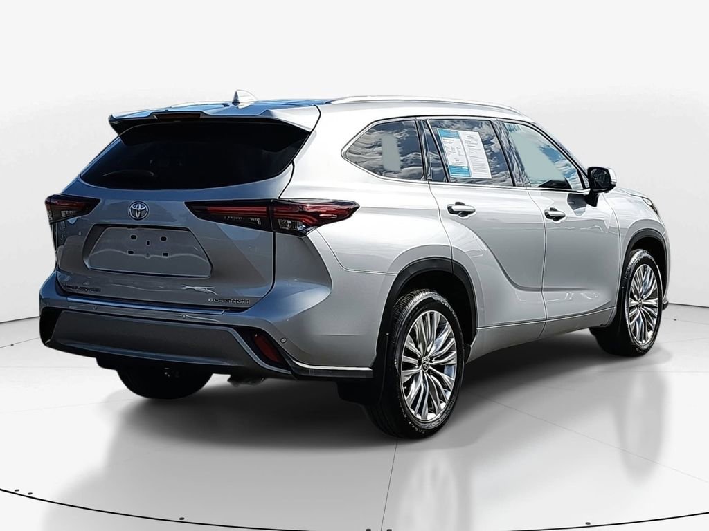 Used 2024 Toyota Highlander Platinum image 5