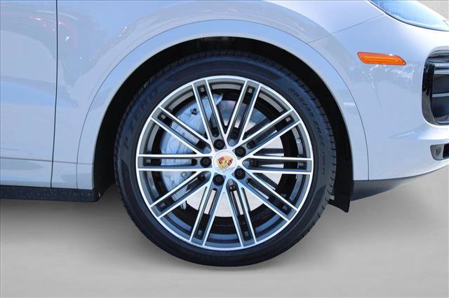 Used 2023 Porsche Cayenne Turbo AWD/4WD image 15