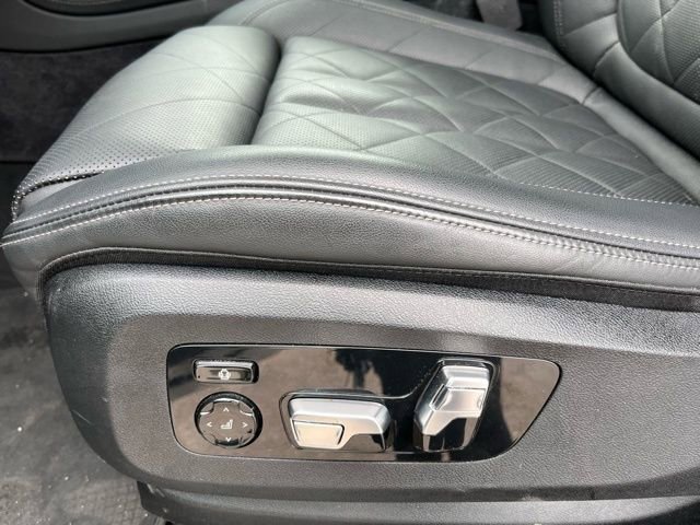 Used 2025 BMW X7 xDrive40i image 16