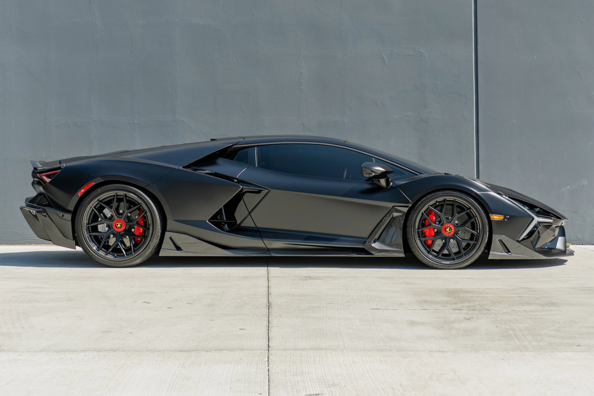 Used 2025 Lamborghini Revuelto AWD/4WD image 6