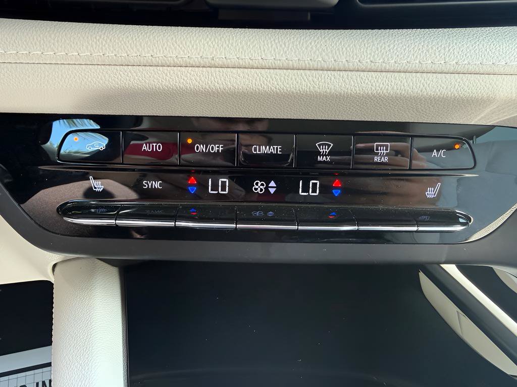 Used 2021 Buick Envision Essence w/ Technology Package I FWD image 28