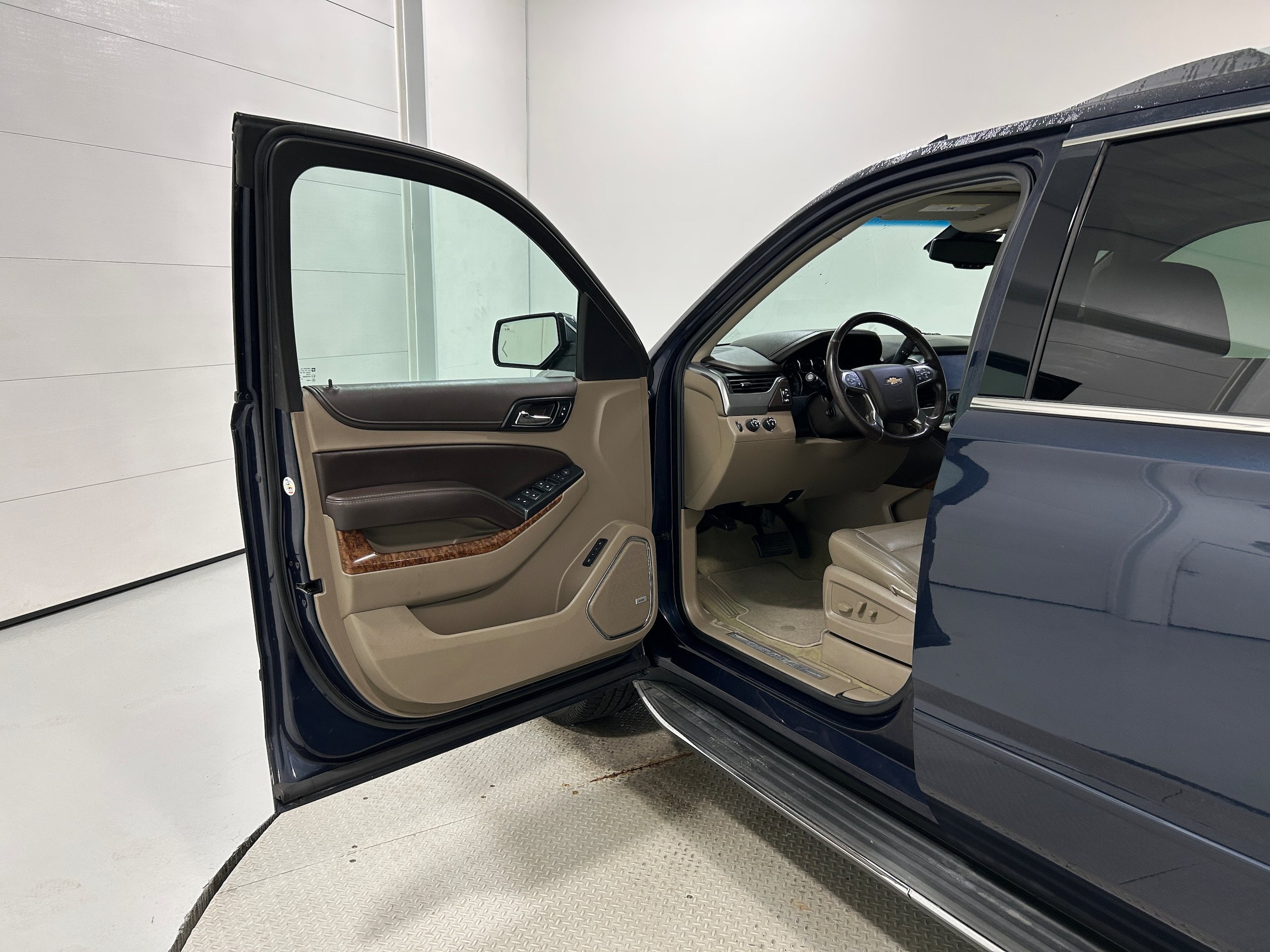 Used 2017 Chevrolet Suburban Premier AWD/4WD image 24