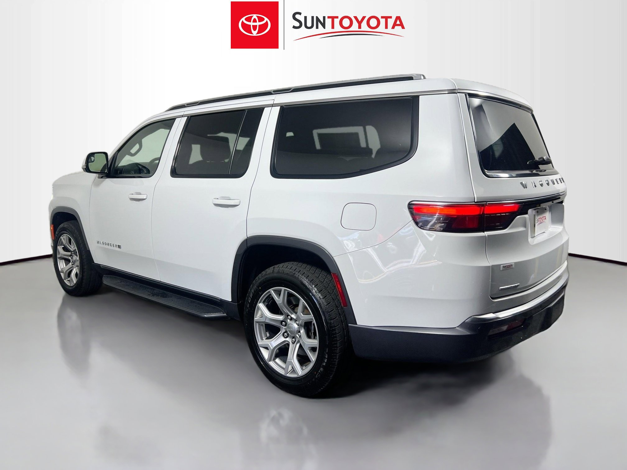 Used 2022 Jeep Wagoneer Series II AWD/4WD image 6