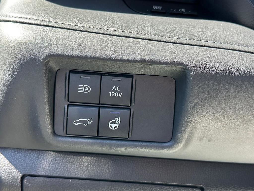 Used 2020 Toyota Highlander Limited AWD/4WD image 21