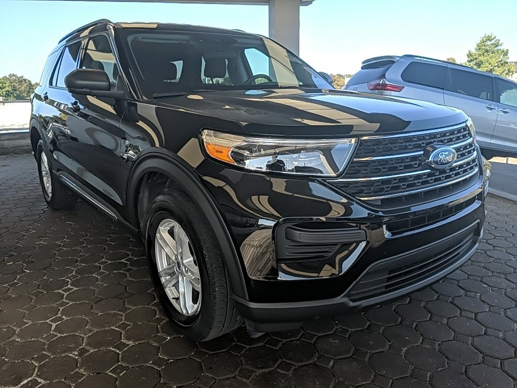 Certified 2023 Ford Explorer XLT image 3
