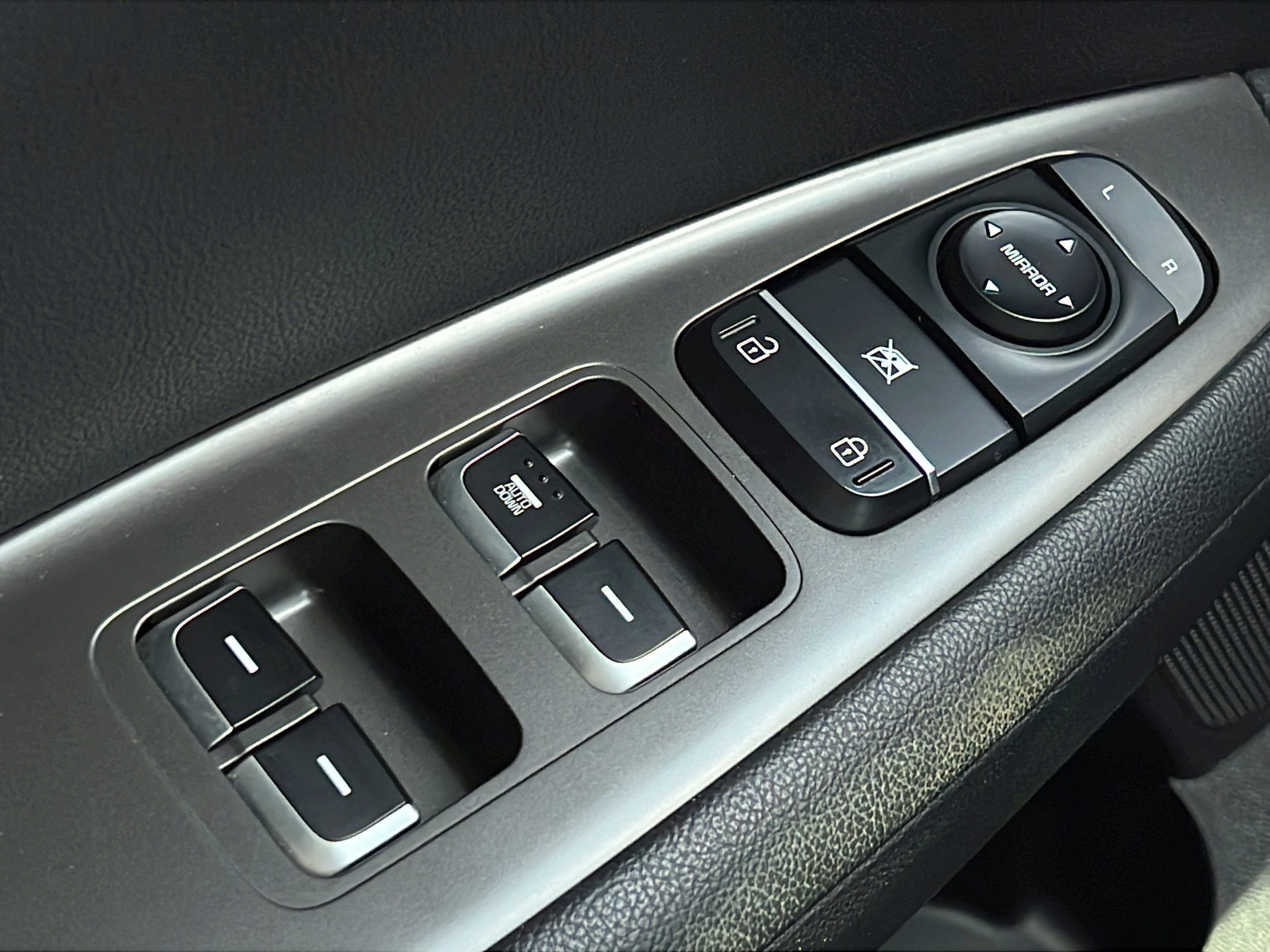 Used 2020 Kia Optima LX FWD image 16