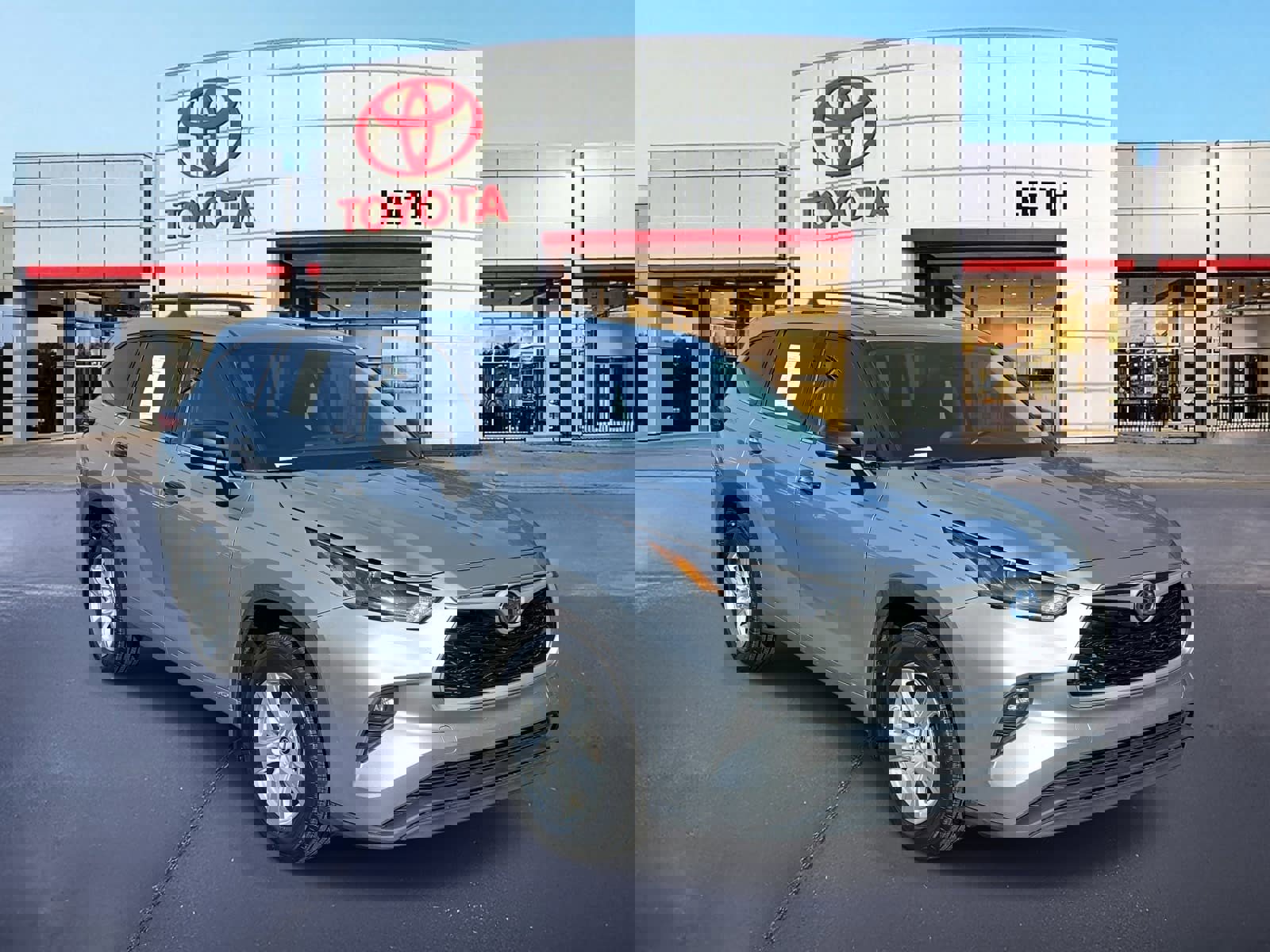 Used 2022 Toyota Highlander LE image 6