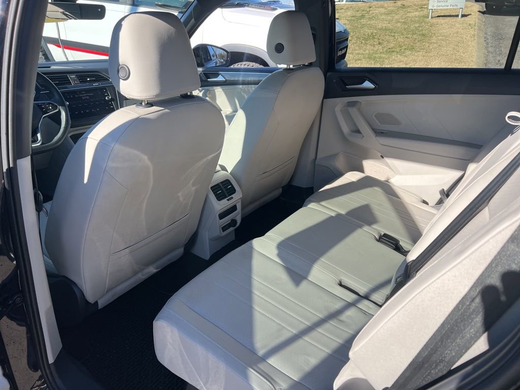 Used 2023 Volkswagen Tiguan SE R-Line image 25