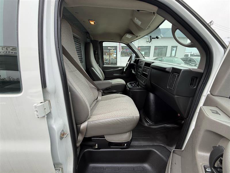 Used 2014 Chevrolet Express 1500 AWD image 33
