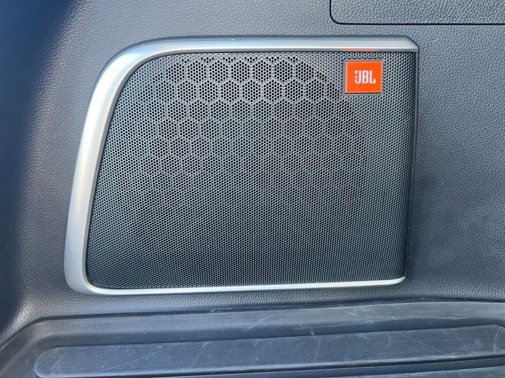 Used 2023 Toyota Venza Limited image 21