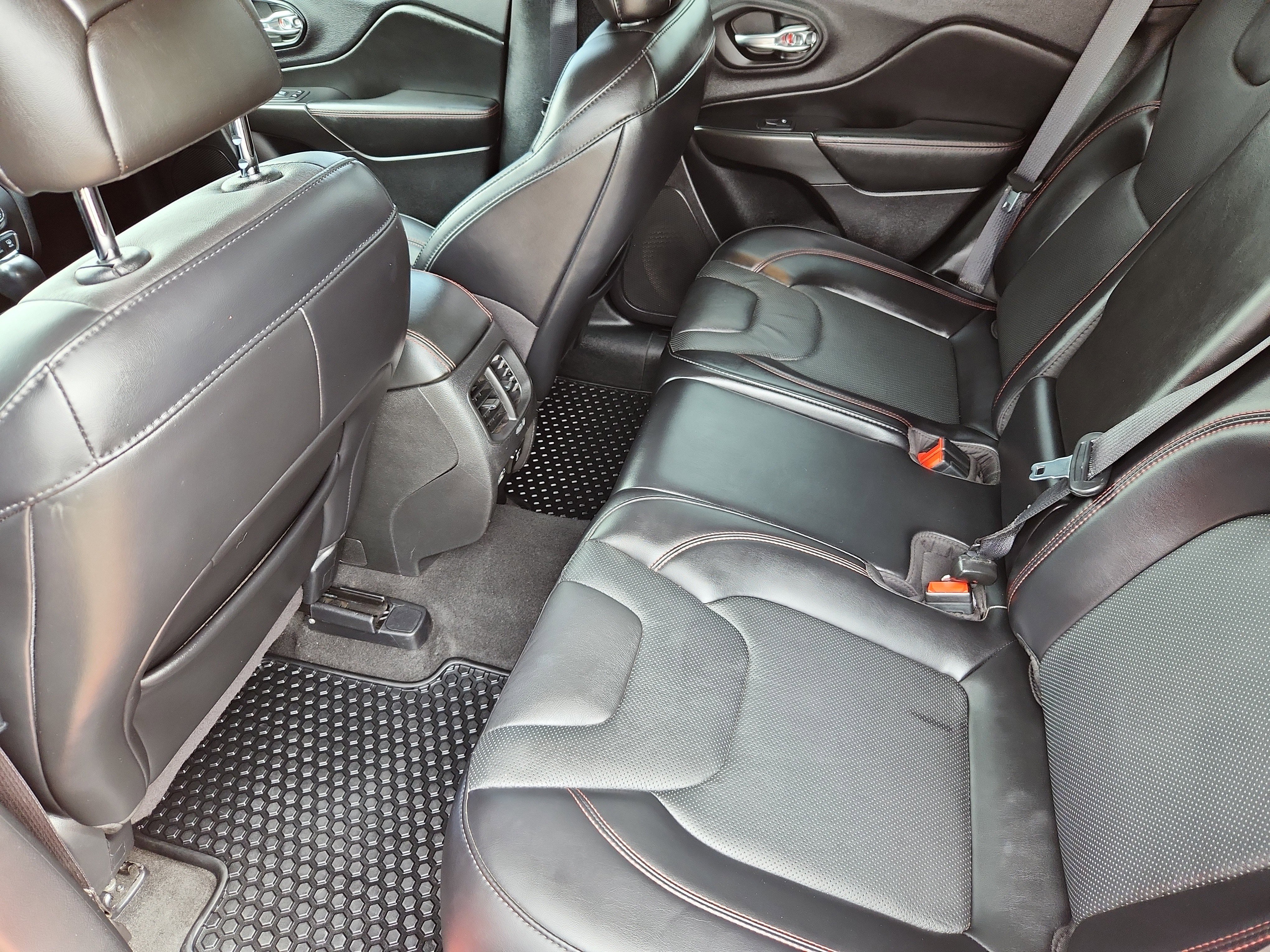 Used 2021 Jeep Cherokee Trailhawk w/ Sun, Sound & Nav Group image 11