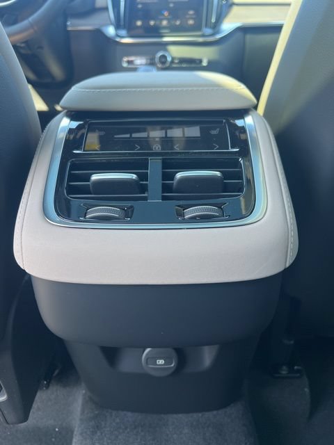 New 2026 Volvo XC90 B6 Plus w/ Protection Package Premier AWD/4WD image 26