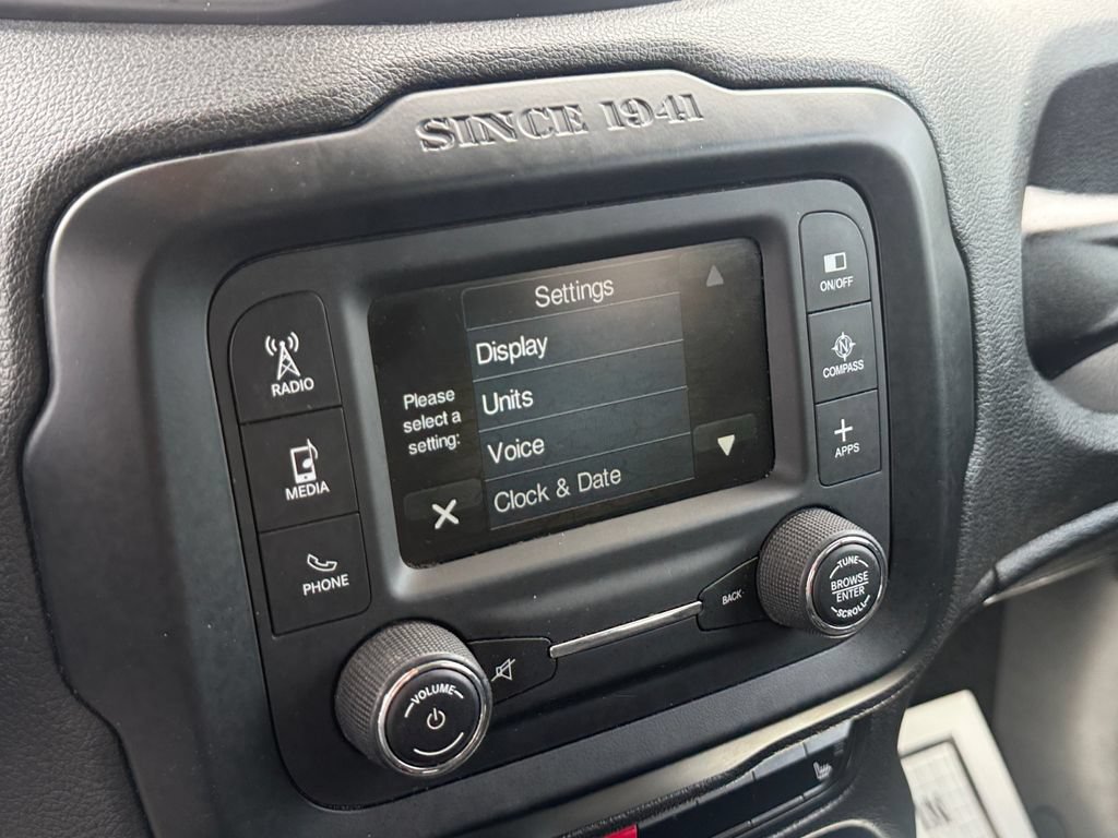 Used 2017 Jeep Renegade Latitude w/ Cold Weather Group AWD/4WD image 30
