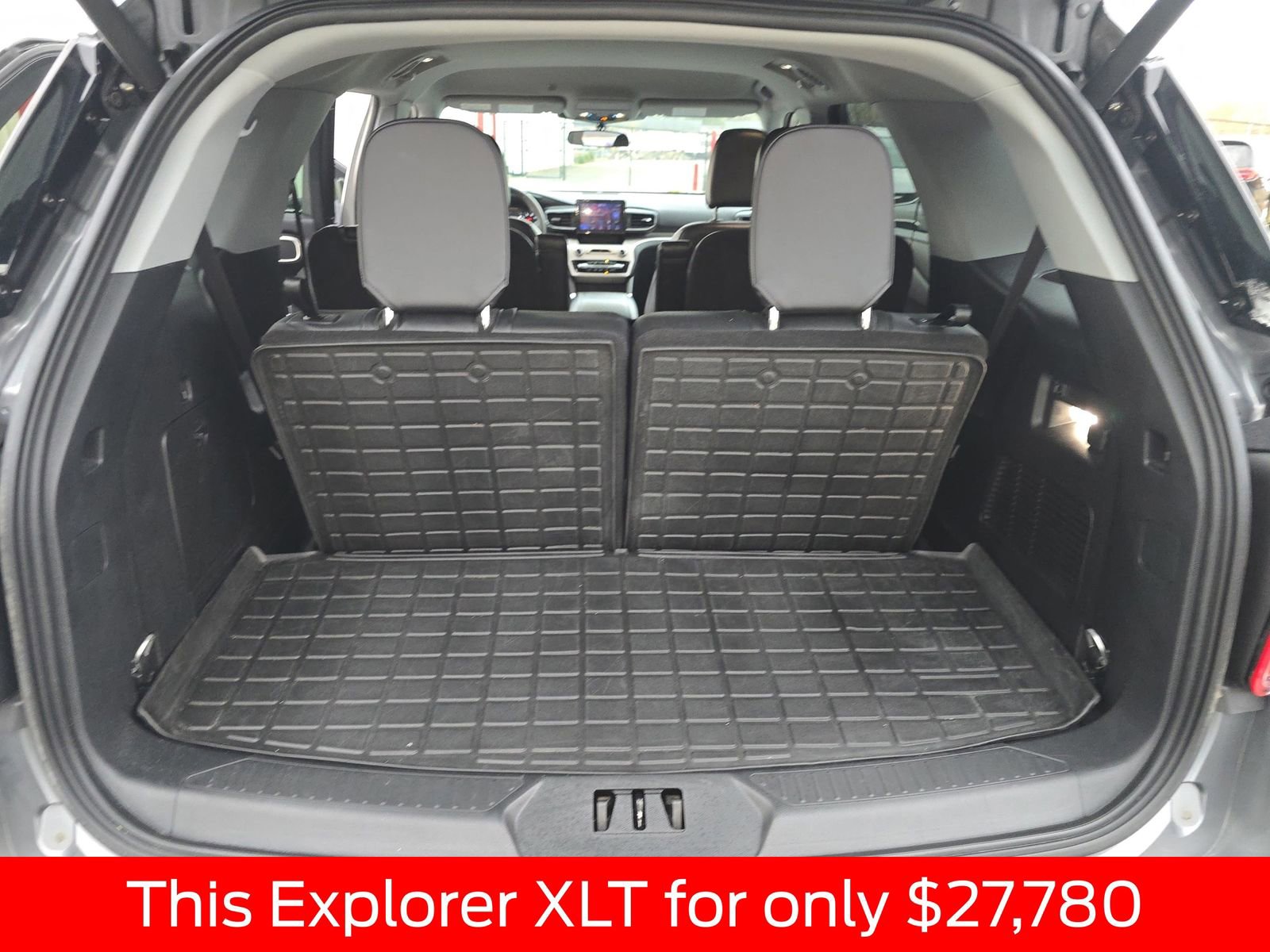 Used 2023 Ford Explorer XLT w/ Equipment Group 202A image 20