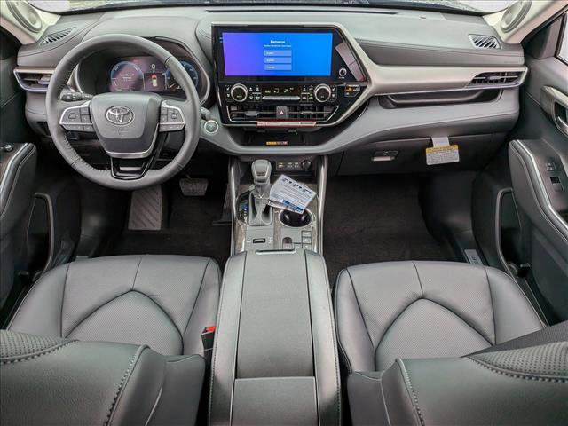 New 2026 Toyota Highlander Limited image 14