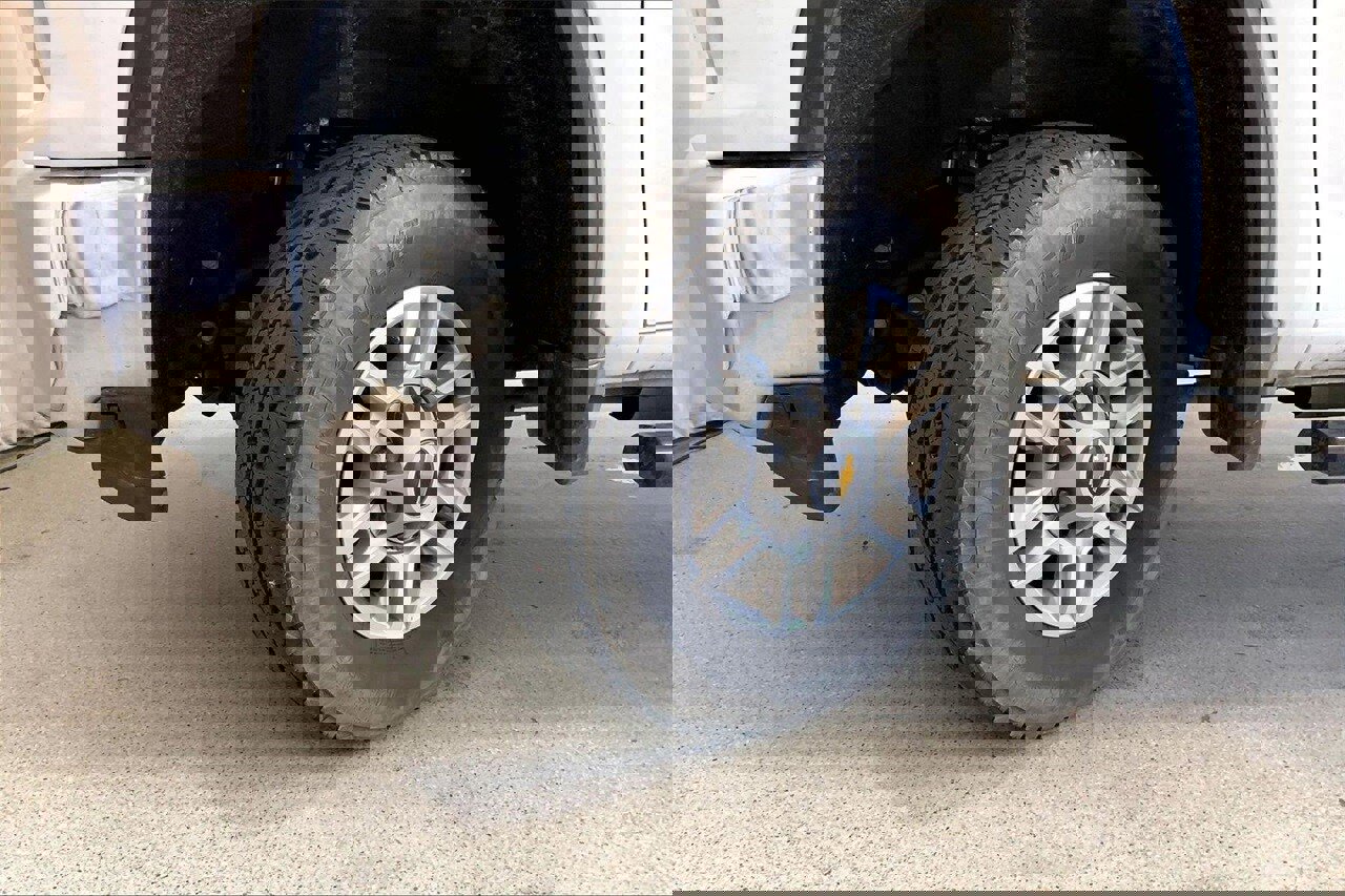 Used 2023 Chevrolet Silverado 2500 LT w/ Snow Plow Prep/Camper Package image 20