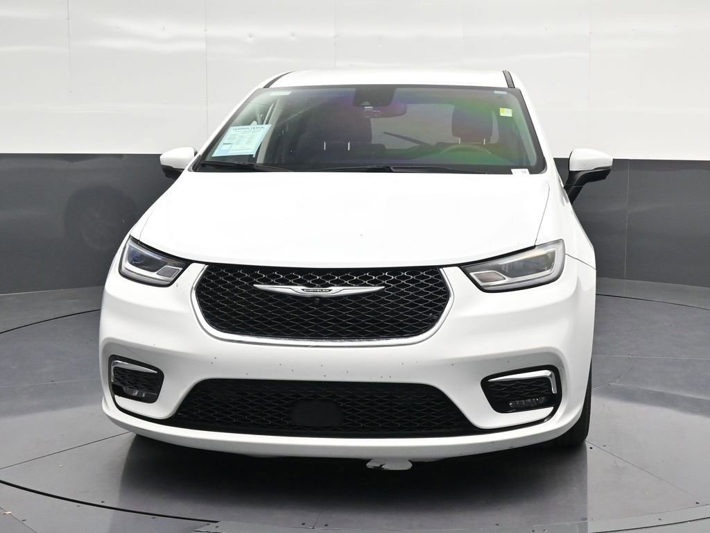 Used 2023 Chrysler Pacifica Touring-L FWD image 6