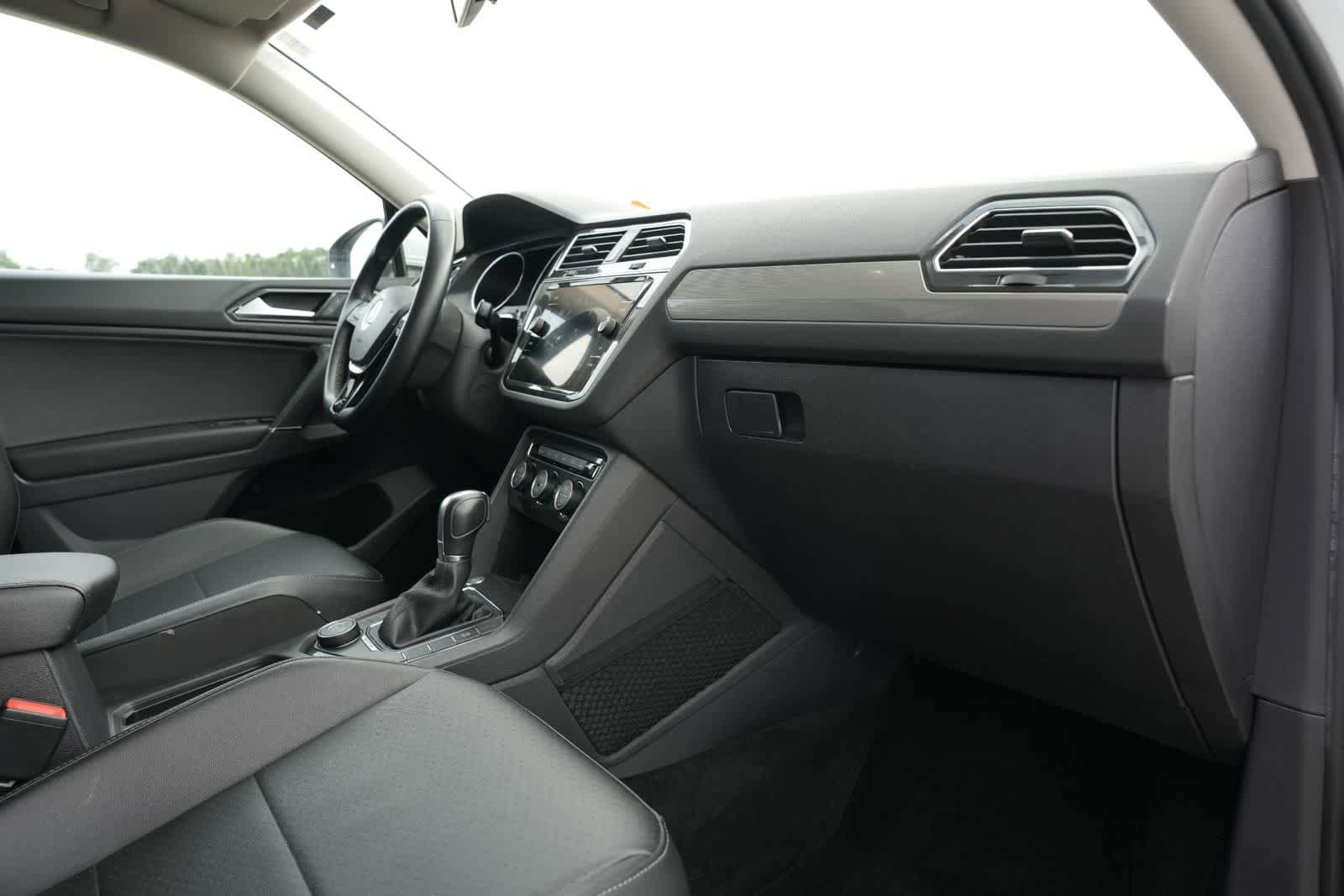 Used 2018 Volkswagen Tiguan SE w/ 3rd Row Seat Package AWD/4WD image 22