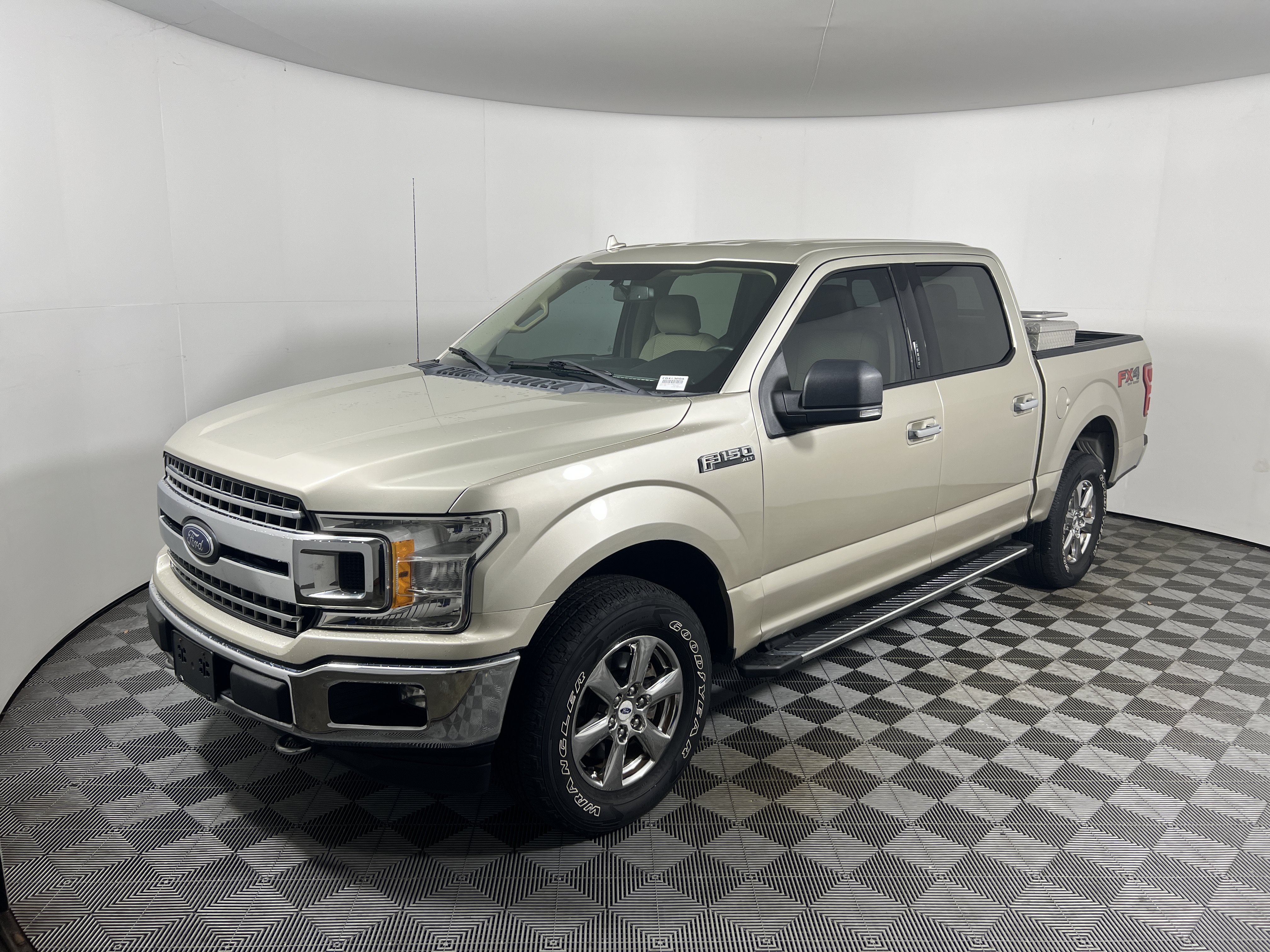Used 2018 Ford F150 XLT w/ Equipment Group 302A Luxury AWD/4WD image 9
